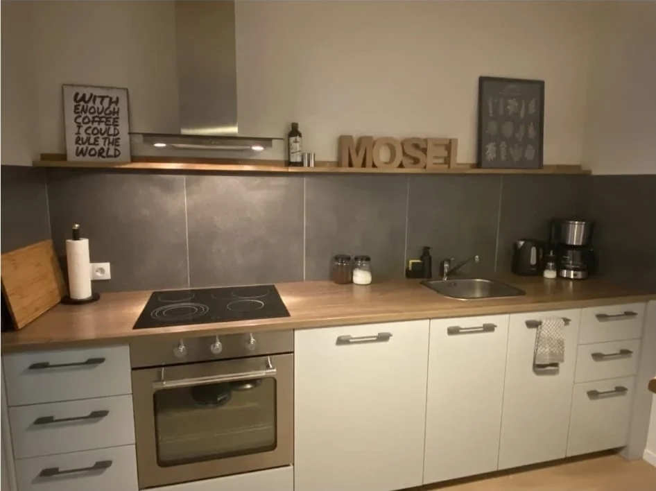 Ferienwohnung Ella im Hof - Einbauküche mit Herd und Backofen