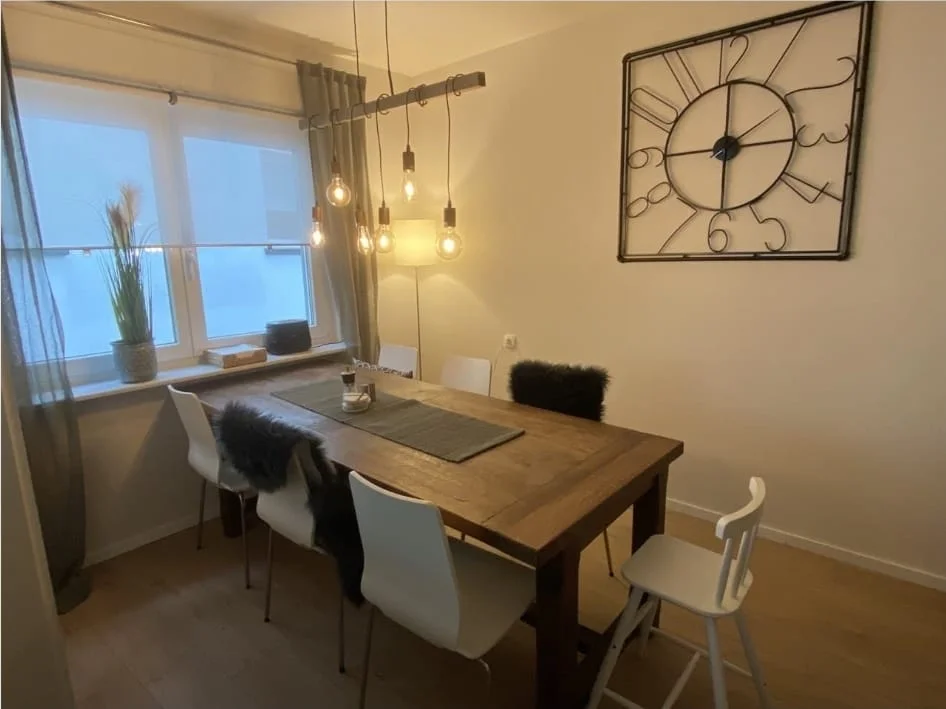 Ferienwohnung Ella im Hof - Esszimmer mit großem Esstisch