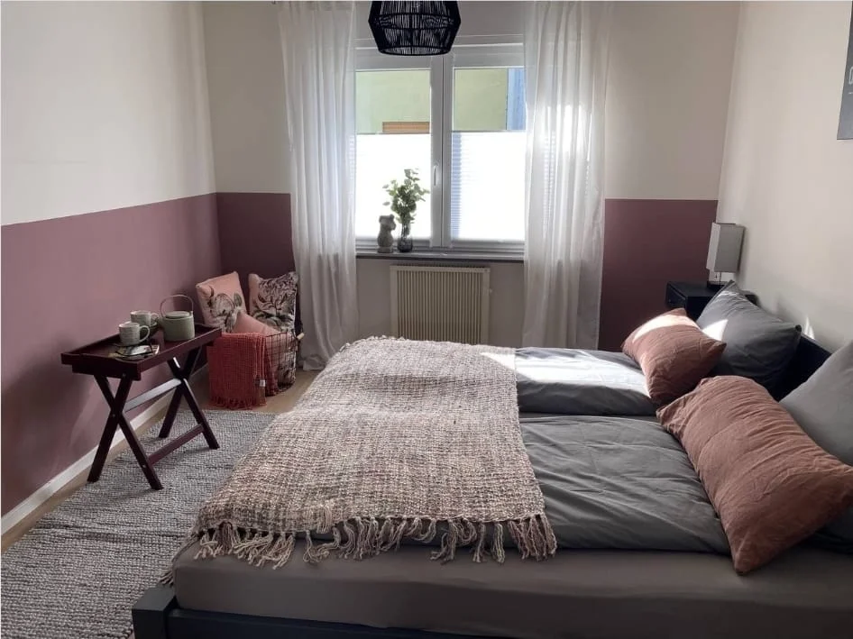 Ferienwohnung Ella im Hof - Schlafzimmer mit Doppelbett