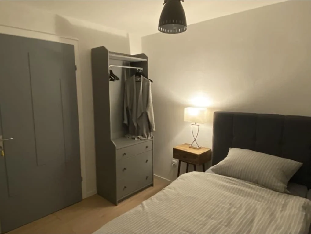 Ferienwohnung Ella im Hof - Schlafzimmer mit Einzelbett